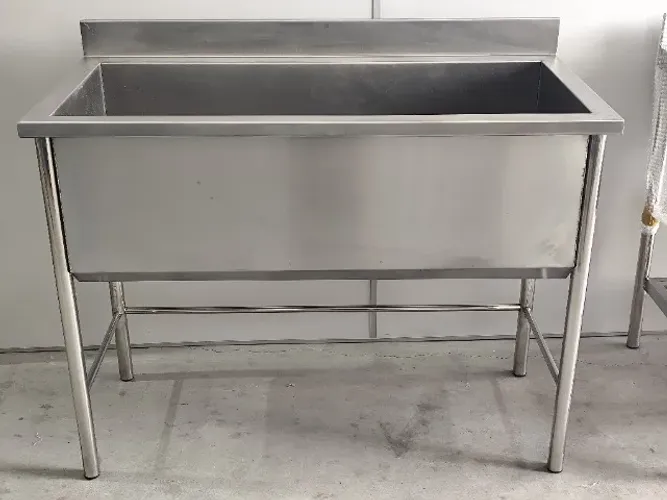 Tanque inox 1,20×0,60×0,90 tampo chapa 20 pés 1½
