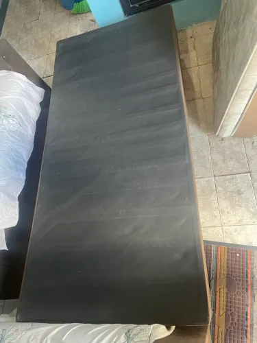 Vende-se cama de solteiro, 
