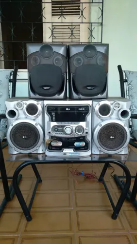 Caixas de som LG em ótimo estado