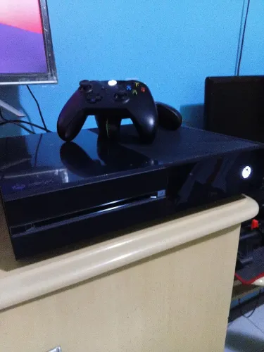 Vendo xbox one com controle original