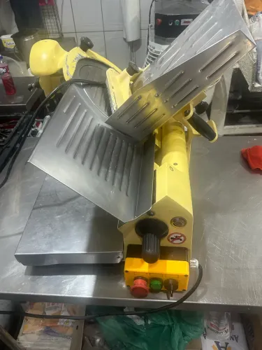 Máquina de fatiar frios Filizola , em perfeito funcionamento 