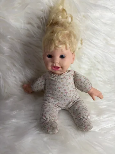 Boneca Bebê Loira Antiga com Macacão Floral
