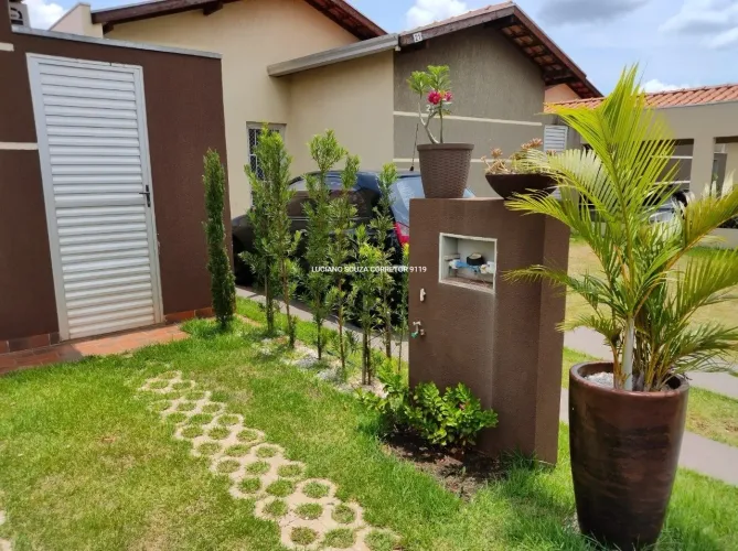 Casa em condomínio, rico em planejados!