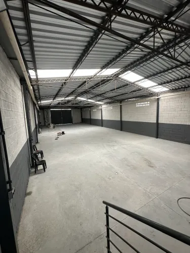 ALUGO GALPÃO VILA OESTE