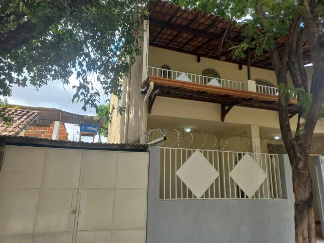 Oportunidade imperdível 2 casas no bairro conjunto sir em Governador Valadares 