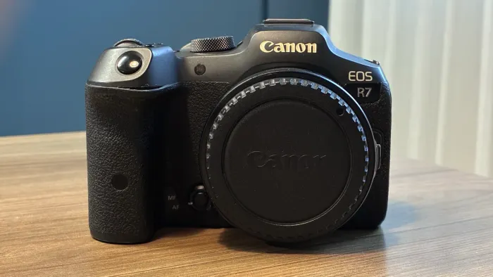 Câmera Canon R7