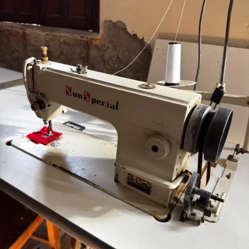 Máquina de Costura Reta Industrial Sun Special - Robusta e Funcionando