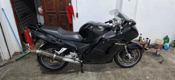 Vendo cbr 1100 xx superblackbird com 5400 kms