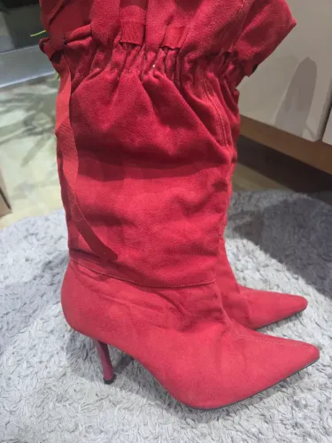 Bota Vermelha semi Nova