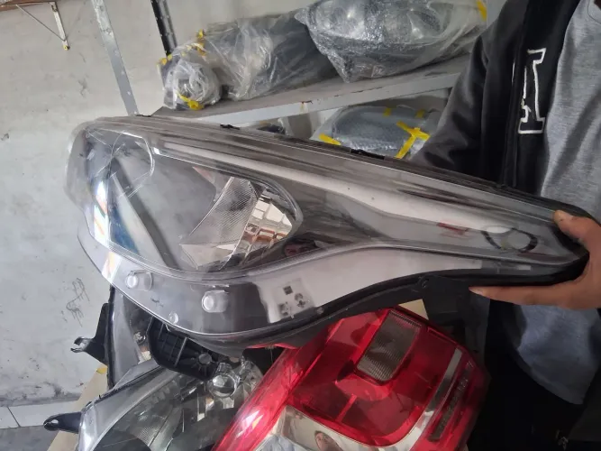 Faróis Fiat Cronos 17/24 original