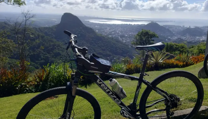 Bicicleta VENZO aro 29, 27V Shimano Deore.