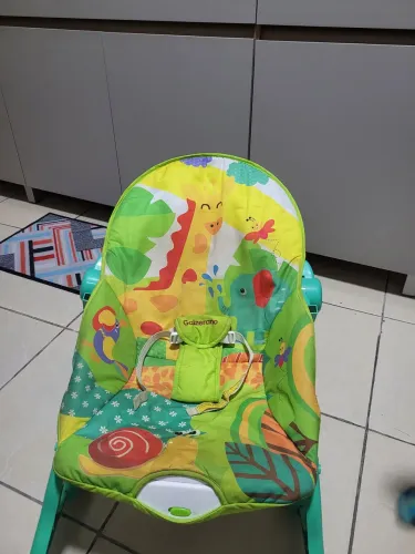 Cadeirinha de balanço que vibra galzerano