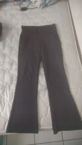 Uma calça de frio preta no valor de R$ 23