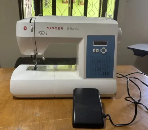 Maquina de costura Singer Brilliance 6160.
