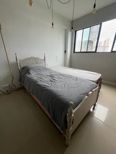 Cama madeira maciça com patina