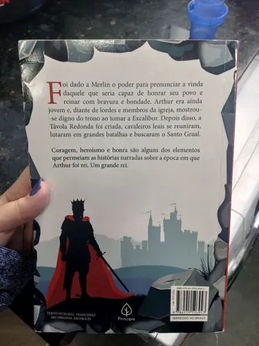 Livro Rei Arthur e os Cavaleiros da Távola Redonda