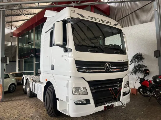 CAVALO MECÂNICO VW METEOR 29.520 6X4 TRAÇADA 2022 BRANCA 2022/2022