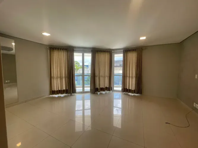 Apartamento no Adrianópolis 3 suítes 150m²