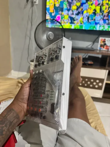Mesa de som som automotivo taranps 0302fx novinha nunca usada ainda no plástico  