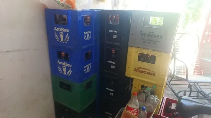 Grades de cervejas e guaraná