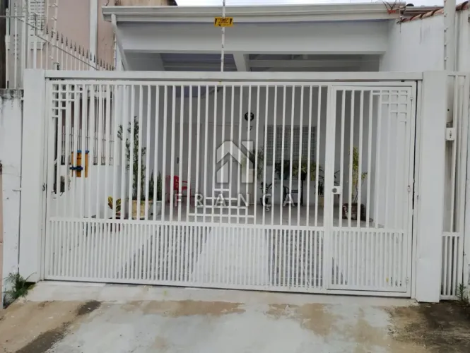 CASA PARA LOCAÇÃO - 03 QUARTOS - CENTRO