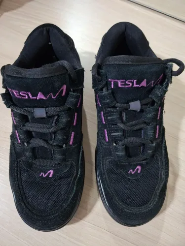 Tênis Tesla