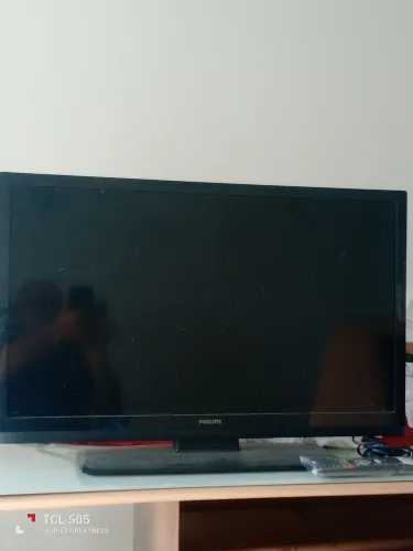 Vendo TV Philips 32'' 400,00 *)