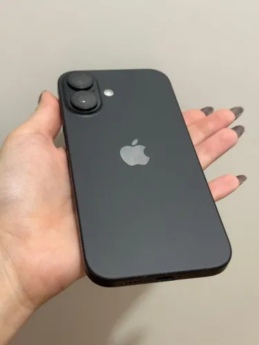 IPHONE 16 128GB PRETO MENOS DE 1 ANO DE USO