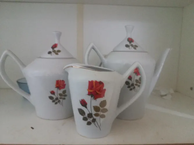 Trio Pozzani antigo | Bule + Açucareiro + Leiteira | Porcelana Vintage