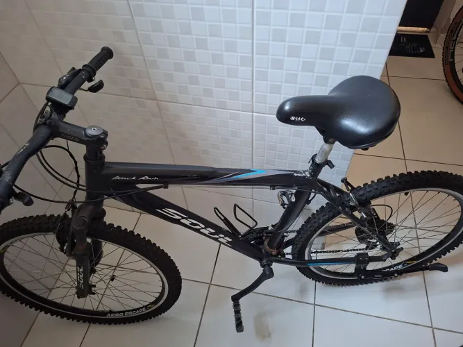 Bicicleta de Alumínio, Aro 26 de 21 marcha. Em ótimo estado de conservação 