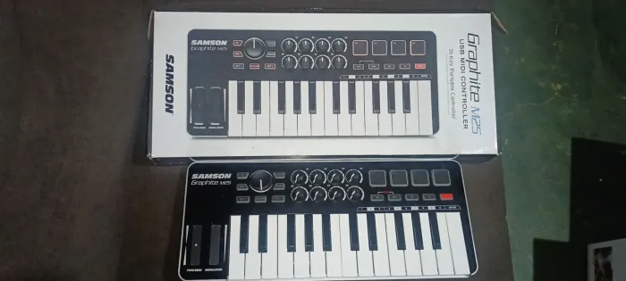 Teclado Samson graphite M25 