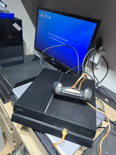 Playstation 4 Fat, 500 de HD, 1 controle sem jogos