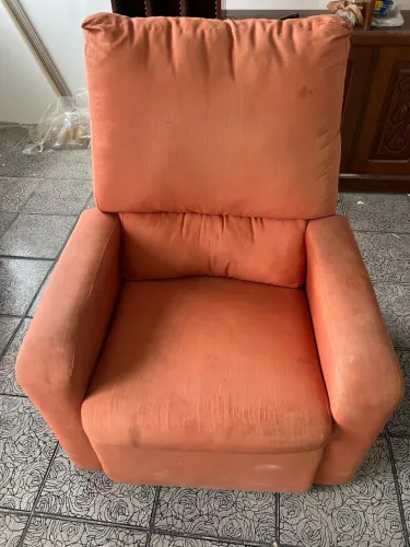 Poltrona Reclinável Confortável com Apoio para os Pés - Ótima Estrutura