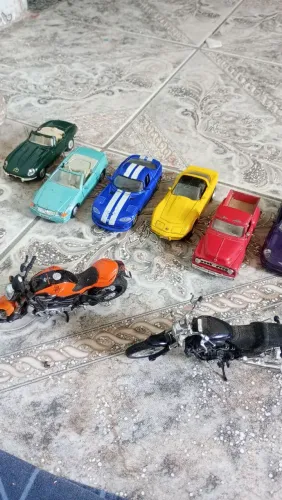 VENDO CARRINHOS DE COLEÇÃO MAISTO ORIGINAIS TODOS POR 180
