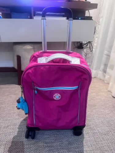 Mochila Kipling com rodinhas em ótimo estado!!!