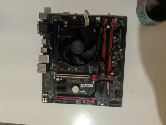 I5 7400 + B250 Gaming 3 - PREÇO NEGOCIÁVEL