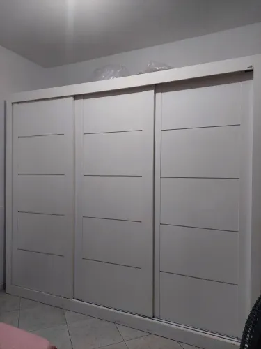 Guarda-roupa grande 2.7 metros