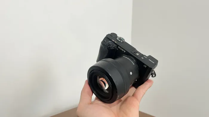 Câmera Sony a6300 4K + Lente Sigma 30mm f1.4