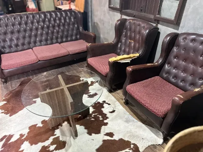 Conjunto sofá + 2 poltronas clássico antigo