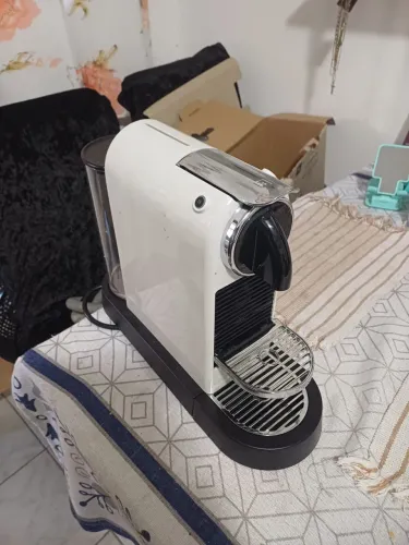 Nespresso CitiZ 110V (127V). Nunca usada.