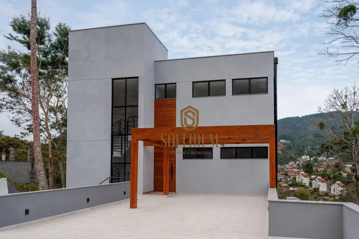 Casa com 3 dormitórios à venda, 266 m² por R$ 1.490.000,00 - Cônego - Nova Friburgo/RJ