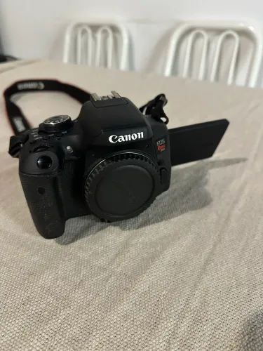 Canon T6i + Lente do Kit 18-55 - Wi-fi 24MP e Tela Touch Articulada + Itens
