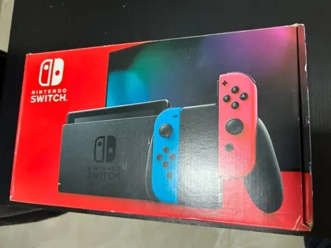 Nintendo Switch 32GB V2 HAC-001(-01) + Pokémon Legends: Arceus + microSD + Case