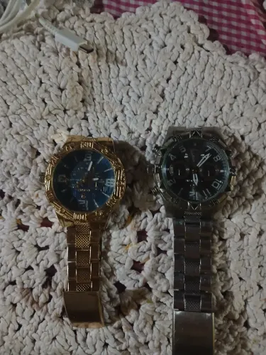 Vendo dois relógios ,ambos pallyjane.