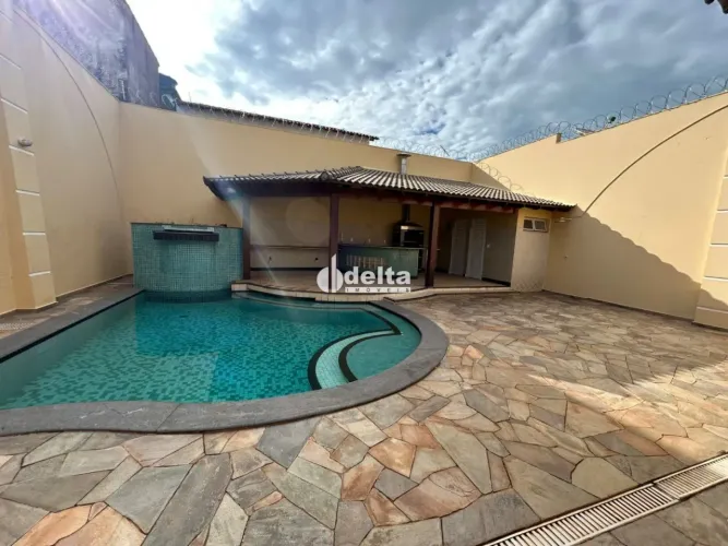 Casa residencial com 3 suítes disponível para venda no bairro Saraiva em Uberlândia-MG