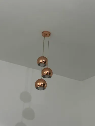 Lustre rose moderno, em estado de novo 