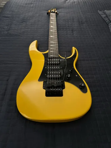 Guitarra MG330 Memphis