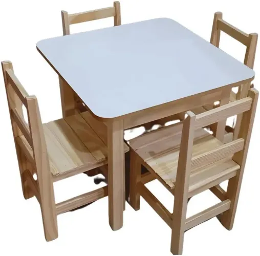 Mesa e cadeiras infantil