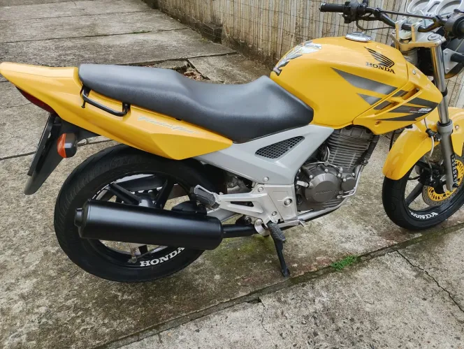 Vendo Twister amarela