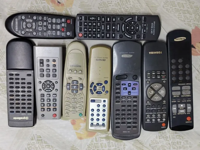 Vários Controle remoto de modelo ensrca diferente